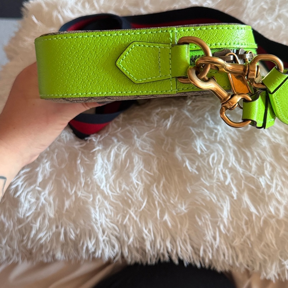 Gucci Beige and Neon Green GG Shoulder Bag - Picture 6 of 14
